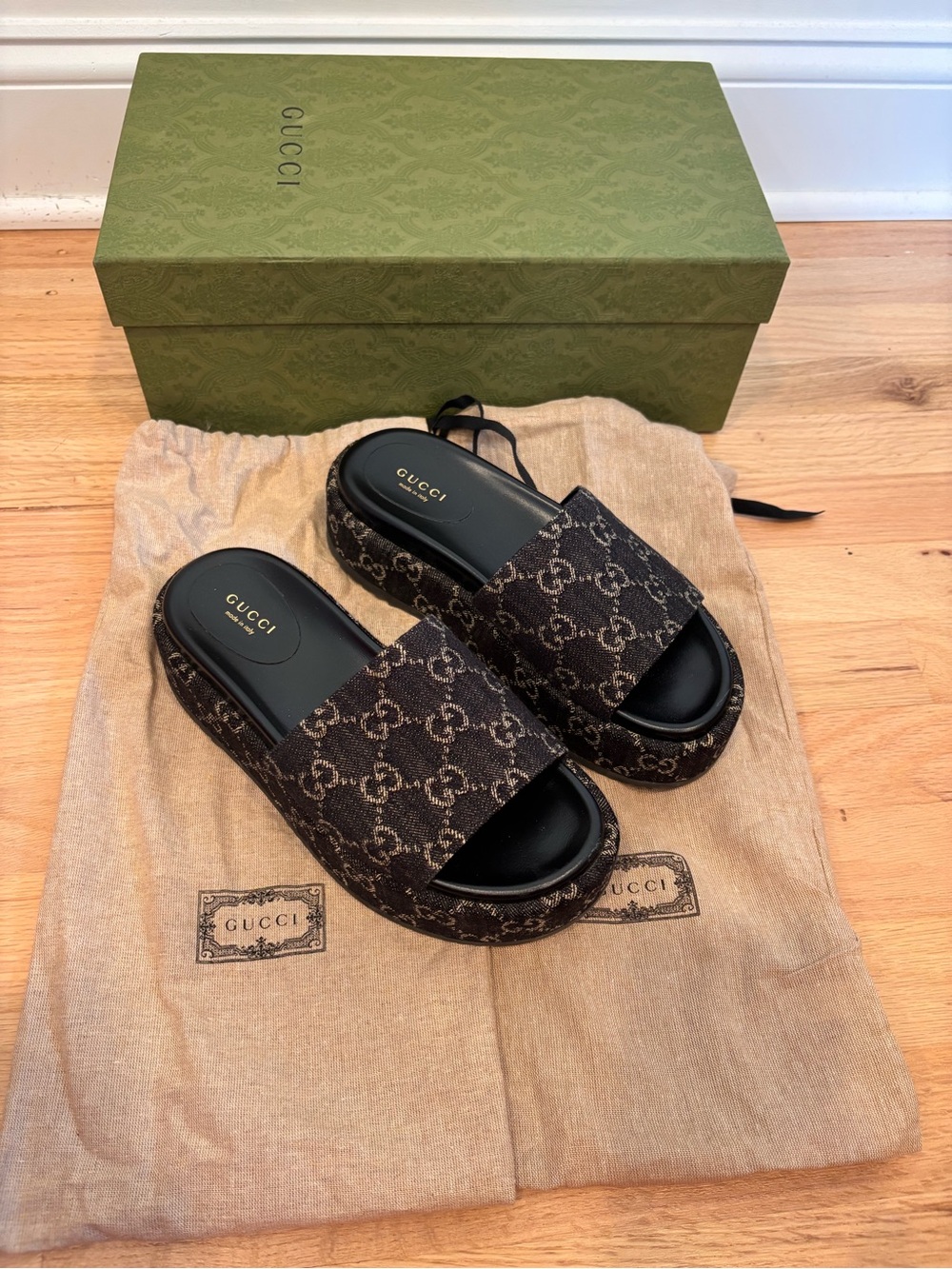 Gucci Angelina platform slide sandals in black denim iconic GG size 37